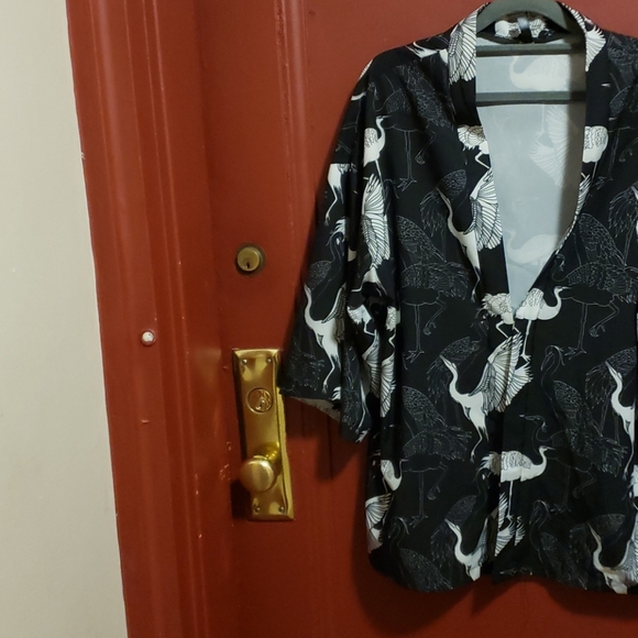 MEN'S BLACK FLORAL PANCHO SIZE LARGE - Picture 2 of 13